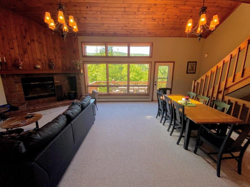 Villa W1 Cozy and comfortable Bretton Woods condo with ski slope views fireplace