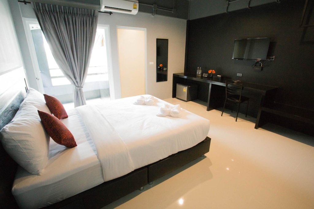 Кровать в общем номере B-Black Hotel Chonburi