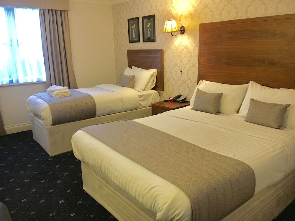 Номер Standard с видом на озеро Normanton Park Hotel, Sure Hotel Collection by Best Western