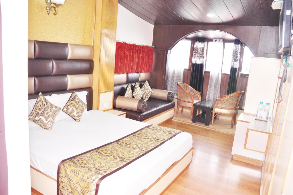 Двухместный номер Premium с балконом и с видом на горы Hotel Sidharath
