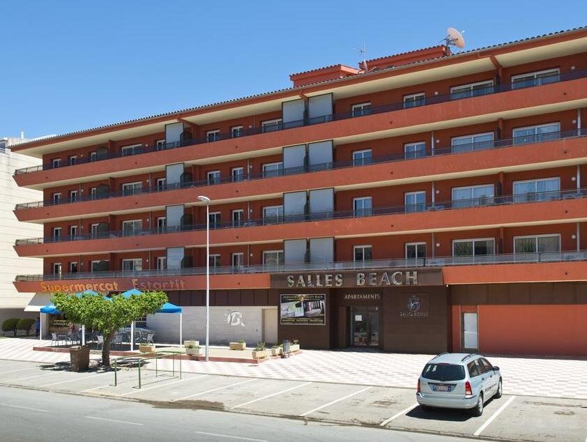 Кровать в общем номере с 2 комнатами Apartamentos Sallés Beach