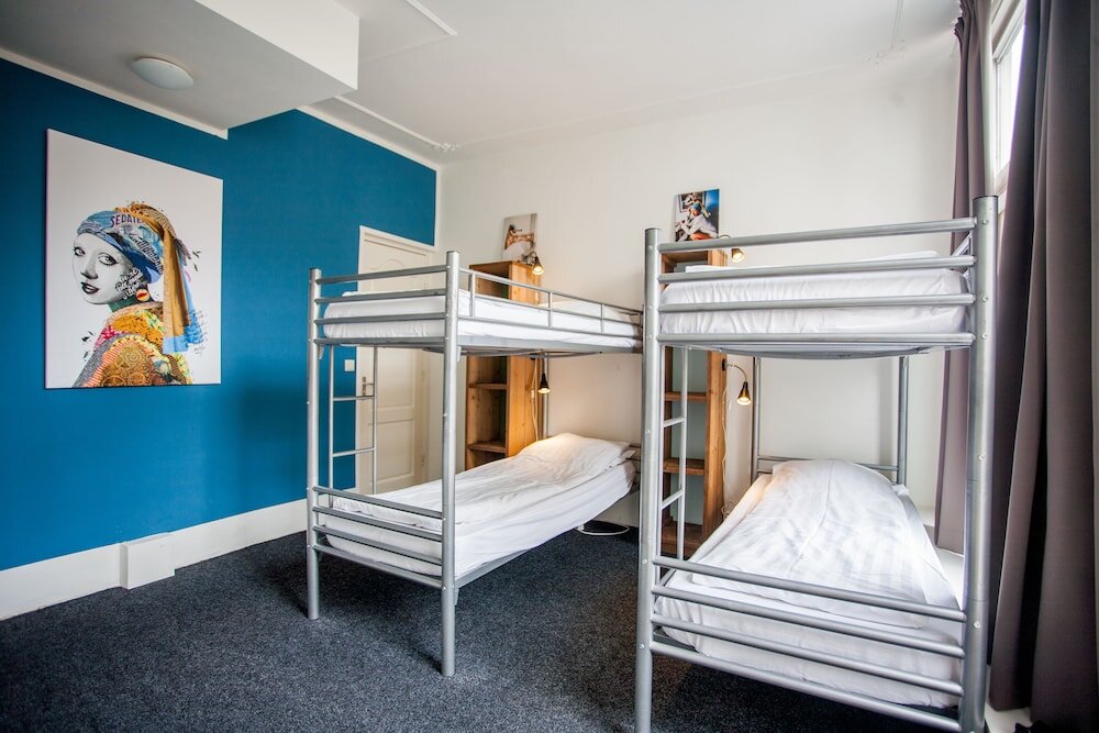 Кровать в общем номере (женский номер) Hostel Delft