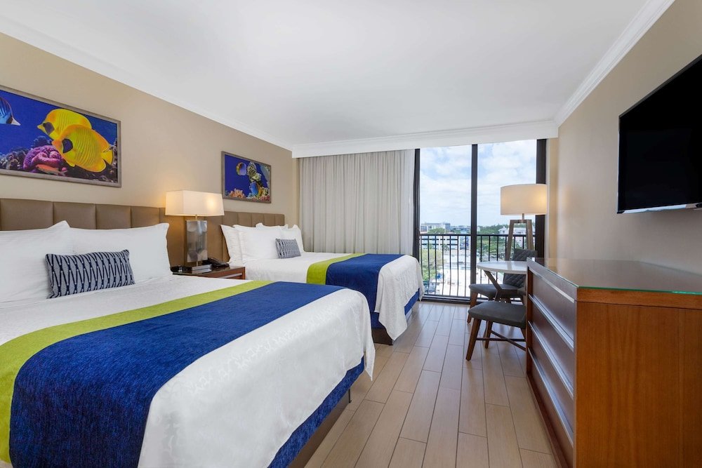 Habitación cuádruple Estándar con balcón y con vista a la ciudad Wyndham Deerfield Beach Resort
