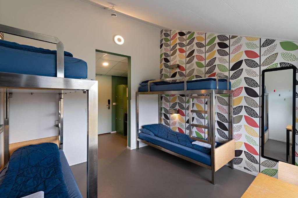 Кровать в общем номере Stayokay Hostel Terschelling