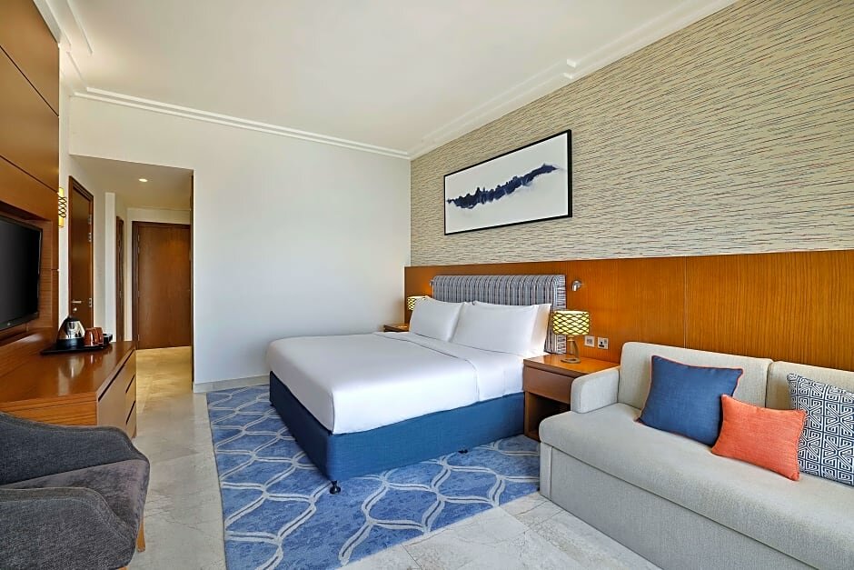 Guest Doppel Zimmer mit Balkon und mit Meerblick DoubleTree by Hilton Resort & Spa Marjan Island