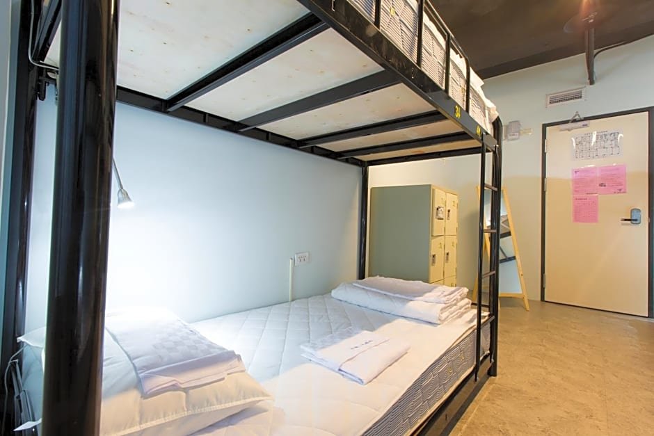 Кровать в общем номере Pathways Hostel