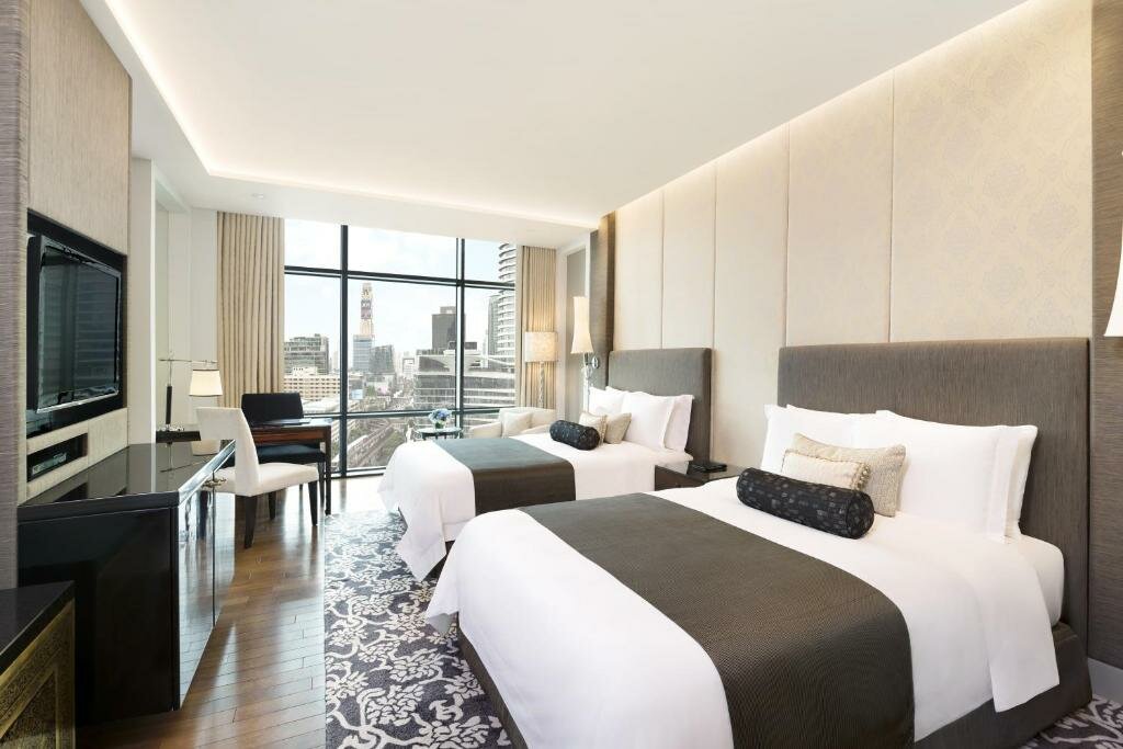 Deluxe room with city view The St Regis Bangkok