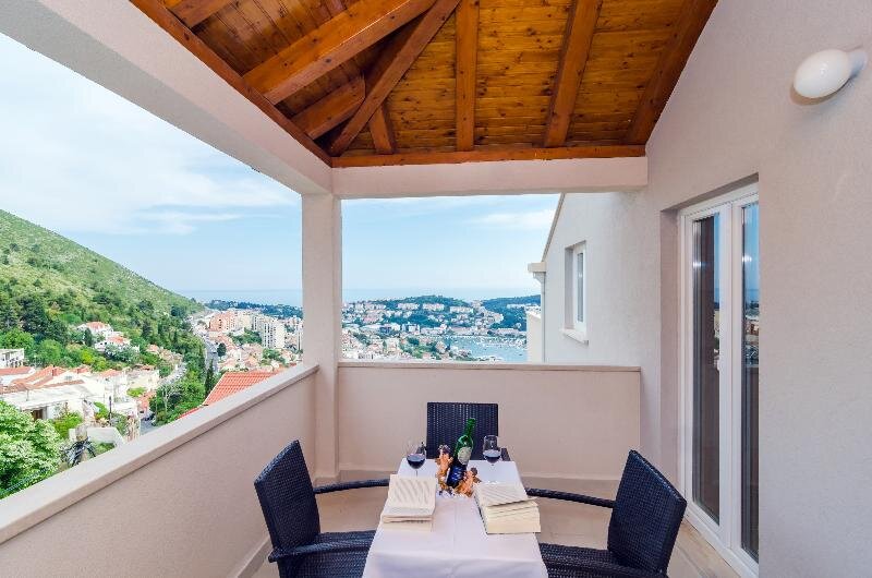 Апартаменты Comfort с видом на море Apartments Villa Dadić