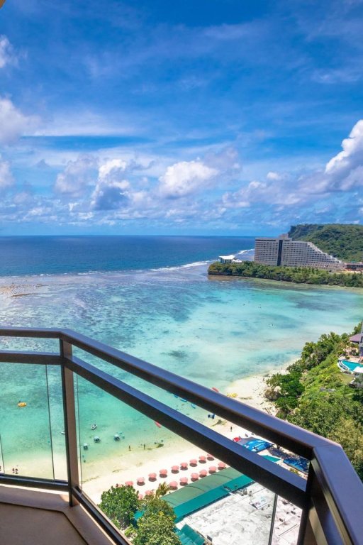 Четырёхместный номер Standard с балконом и с видом на океан Dusit Beach Resort Guam
