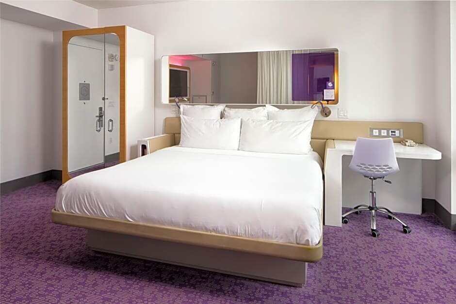Двухместный ADA  First Class Junior Suite with Terrace YOTEL New York Times Square