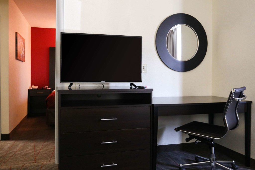Suite Econo Lodge Inn and Suites Greenville