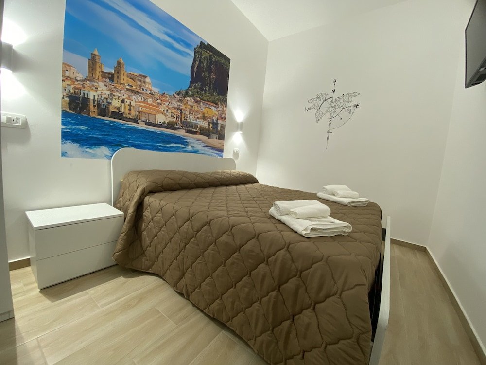Economy Double room IN CENTRO ROOMS Vicino Cefalù SELF-CHEK-IN