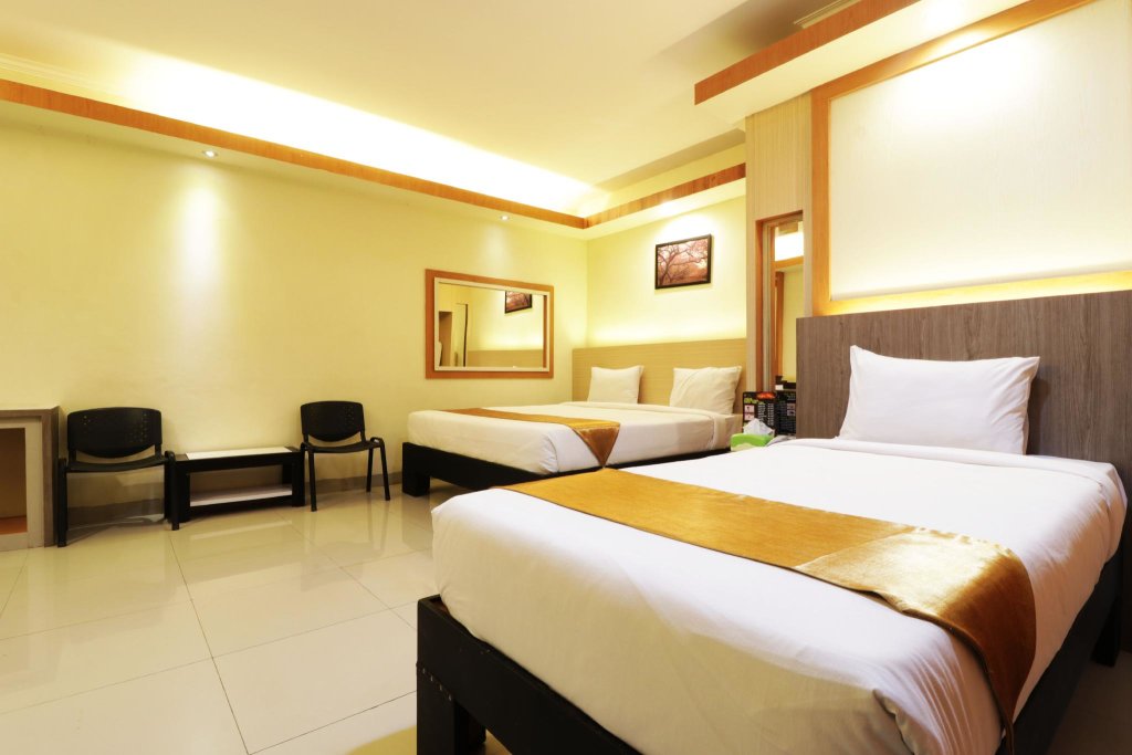 Business Suite Golden Sari Hotel