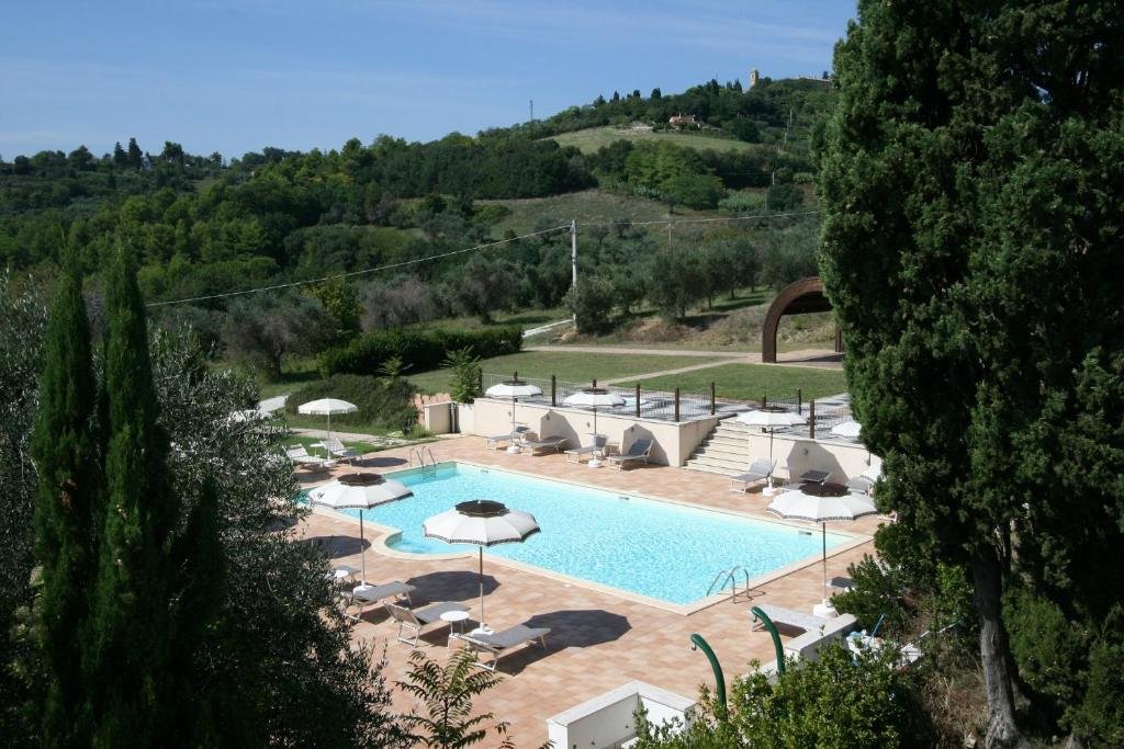 Двухместный номер Standard с видом на бассейн Agriturismo Monte Giove-Villa Mariotti