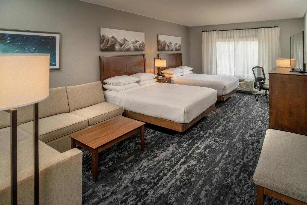 Standard room Delta Hotels Huntington Mall
