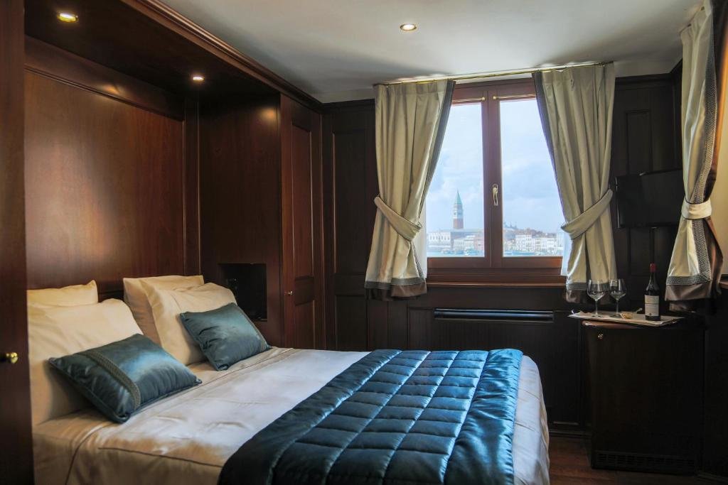 Klassisch Doppel Zimmer mit Blick auf die Bucht Hotel Bucintoro