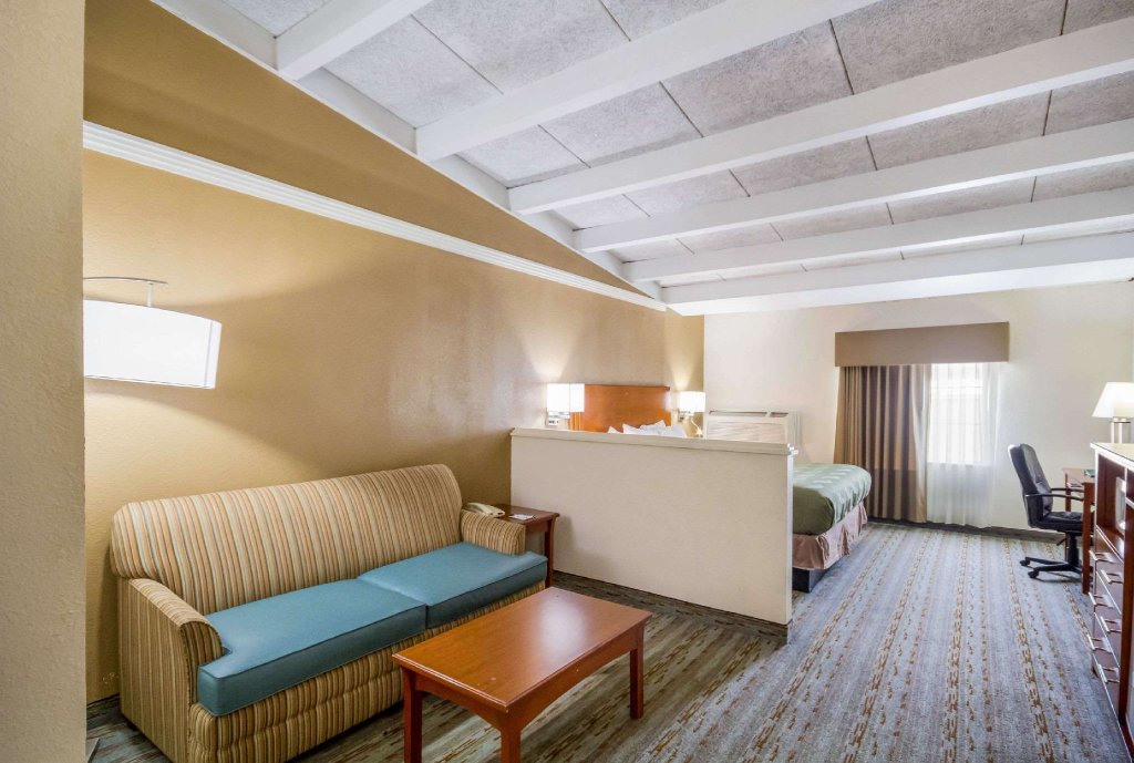 Suite Quality Inn & Suites Kansas City - Independence I-70 East