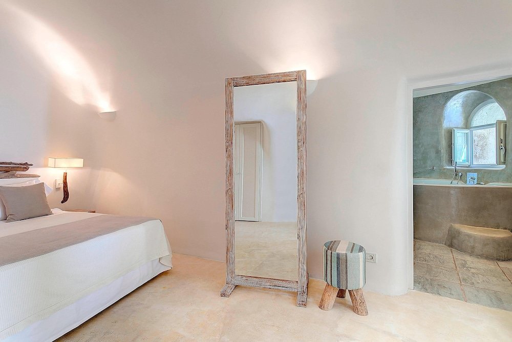 Номер Standard c 1 комнатой Mystique, a Luxury Collection Hotel, Santorini