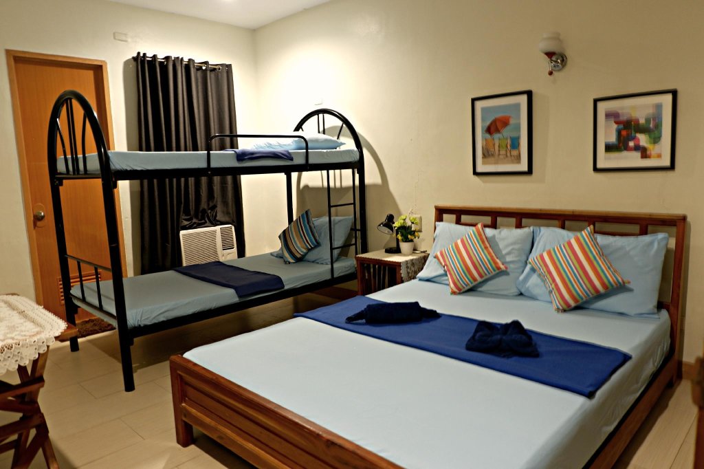 Кровать в общем номере Food District Hostel Cebu Central