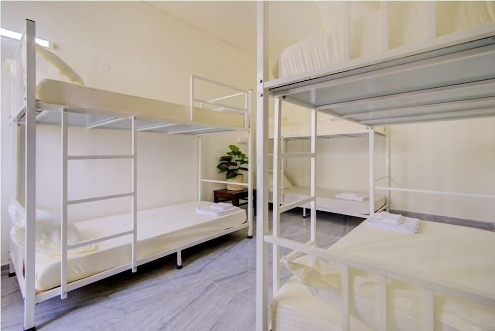 Cama en dormitorio compartido 5 habitaciones Bienvenue Stays - Hostel