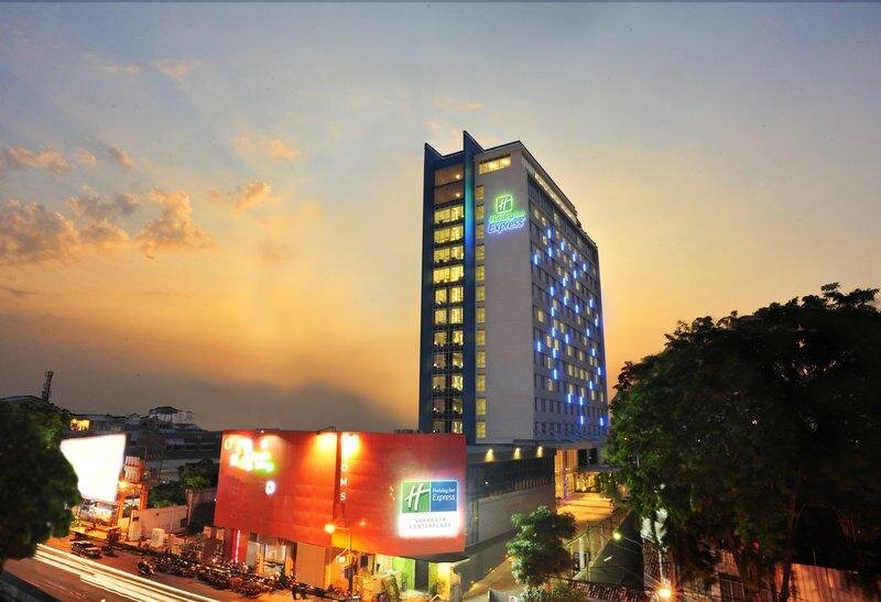 Deluxe suite junior Holiday Inn Express Surabaya CenterPoint, an IHG Hotel