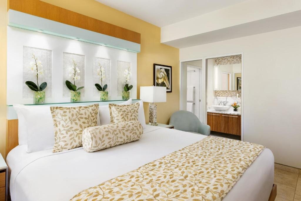 Люкс с 2 комнатами с видом на бассейн Santa Maria Suites Resort