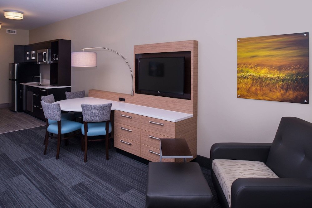 Четырёхместная студия TownePlace Suites by Marriott Saskatoon