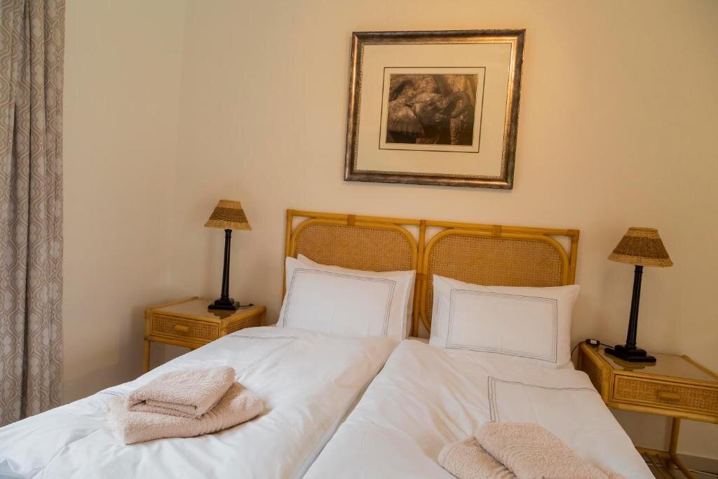 Standard Double room with garden view Hout Bay Lodge