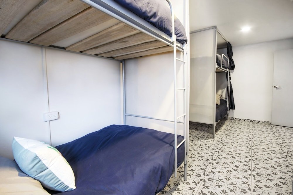 Кровать в общем номере Urbana Hostel