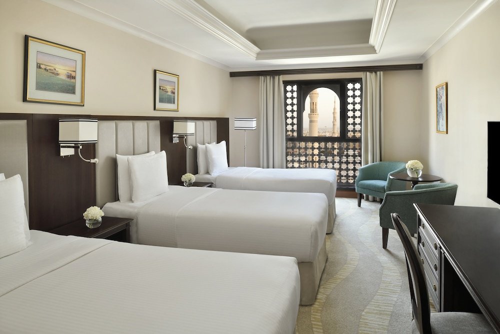 Трёхместный номер Classic с видом на город Dar Al Iman InterContinental, an IHG Hotel