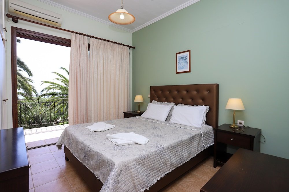 Apartamento 1 dormitorio con balcón y con vista parcial al mar Kommeno Bella Vista