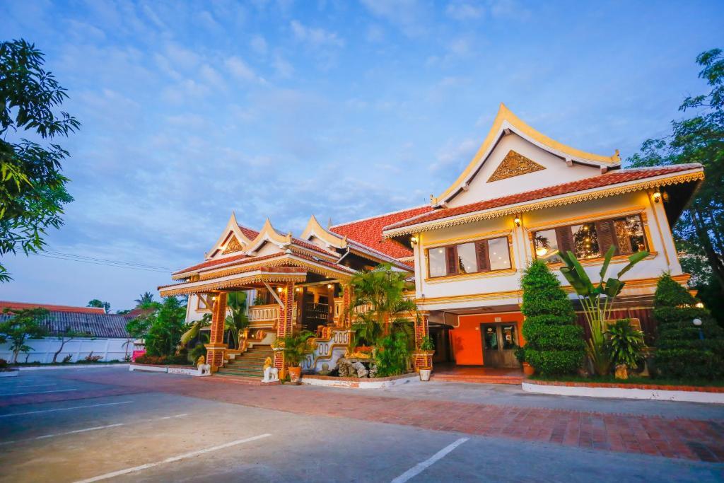 Полулюкс E-Outfitting Vang Thong Hotel