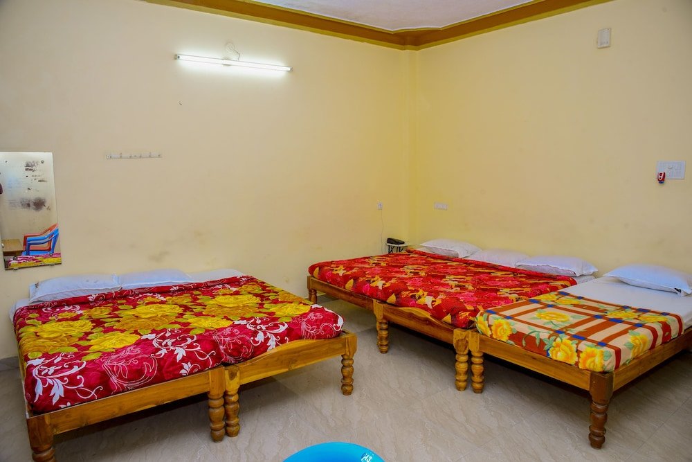 Кровать в общем номере Pepy Mahathi Resort and Spa - Hostel