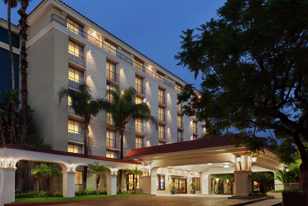 Номер Standard Embassy Suites by Hilton Arcadia-Pasadena Area