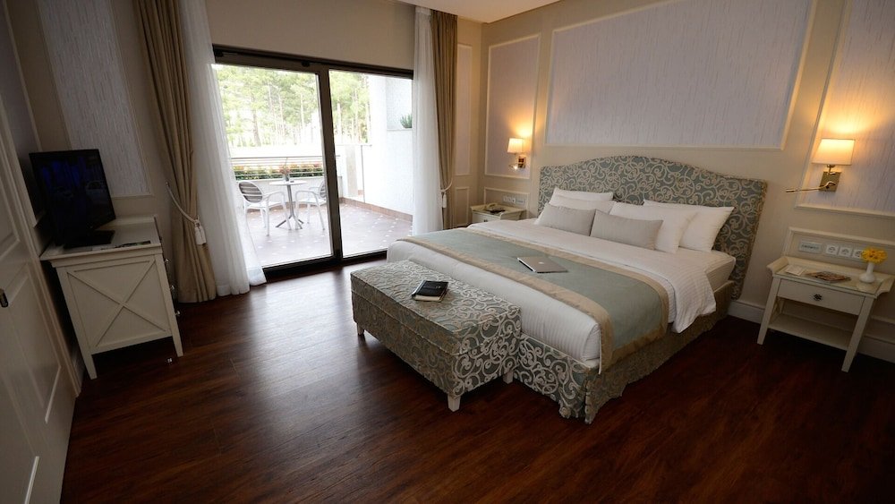 Люкс с балконом и с красивым видом из окна Отель Garabag Resort & Spa