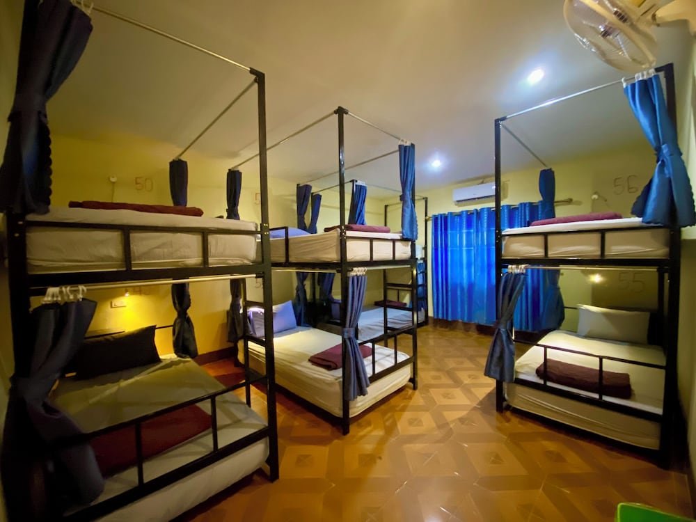 Кровать в общем номере Nana Backpackers Hostel
