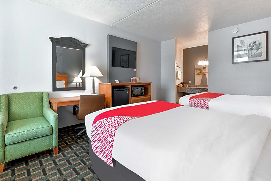 Premium room OYO Hotel Twin Lake- Lake Park Valdosta area