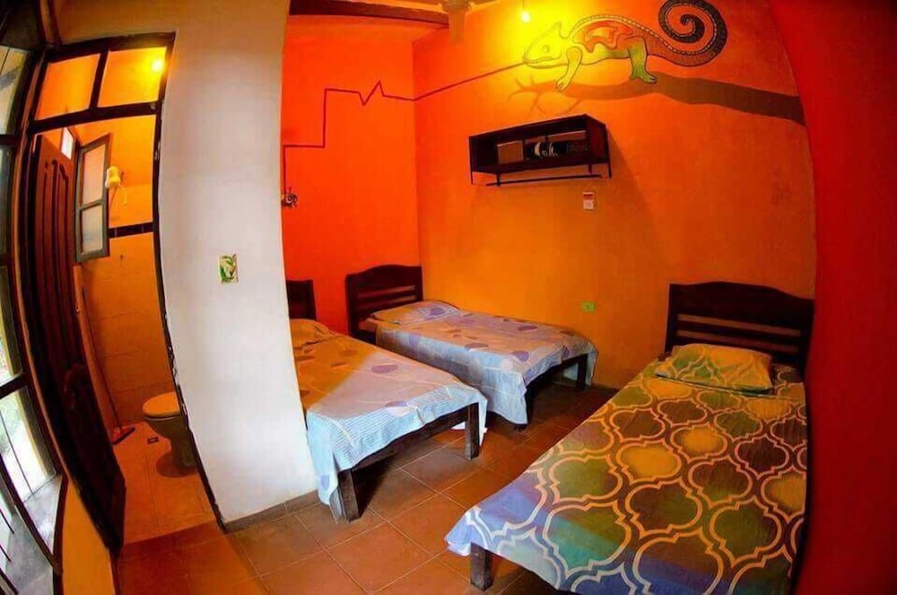 Кровать в общем номере Hostel Mirador