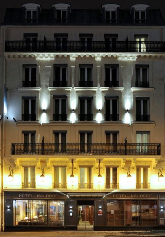 Кровать в общем номере Hotel Waldorf Montparnasse