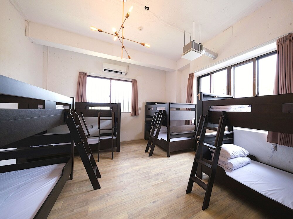 Кровать в общем номере 宮古島 Guesthouse Re-Spect