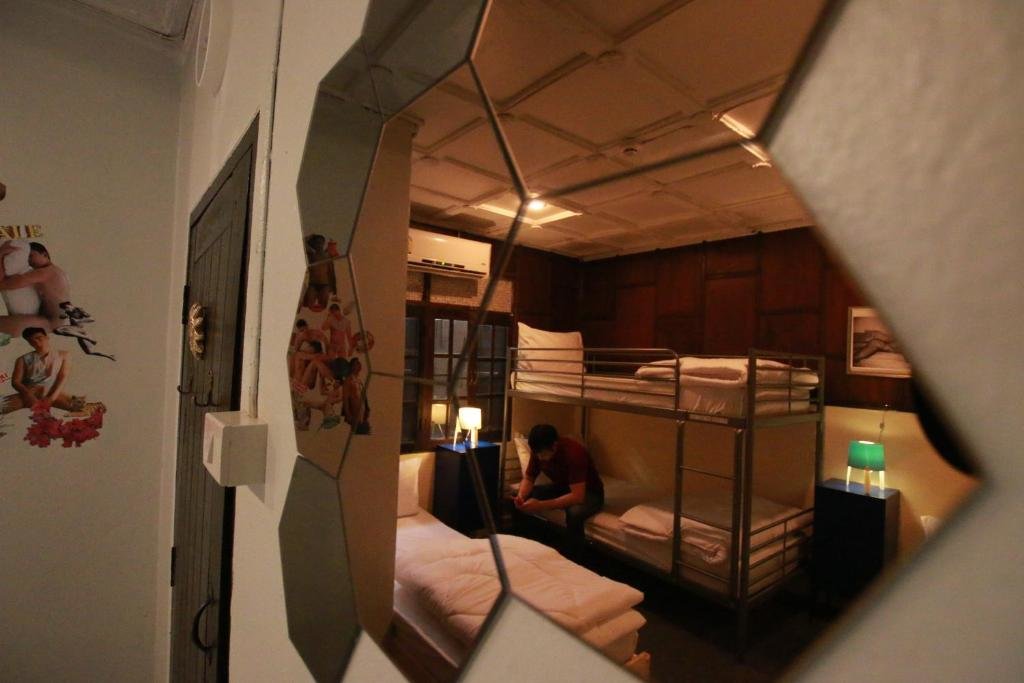 Кровать в общем номере (мужской номер) Club One Seven Gaymen Chiang Mai