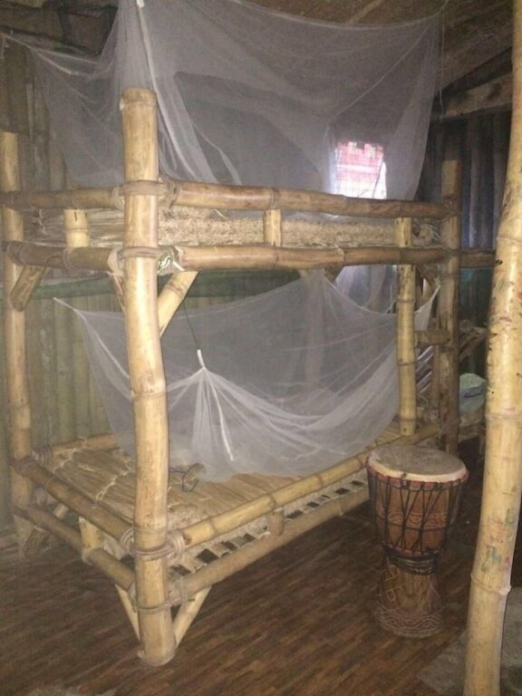 Кровать в общем номере Natural Bamboo Village