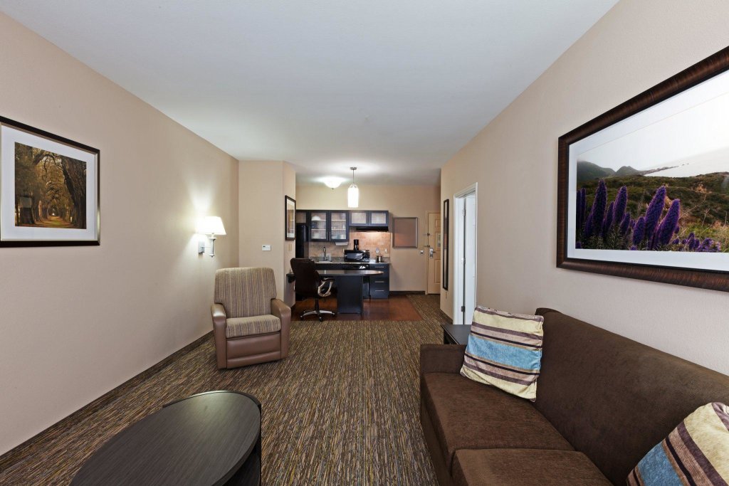 Двухместный люкс c 1 комнатой Candlewood Amarillo-Western Crossing, an IHG Hotel