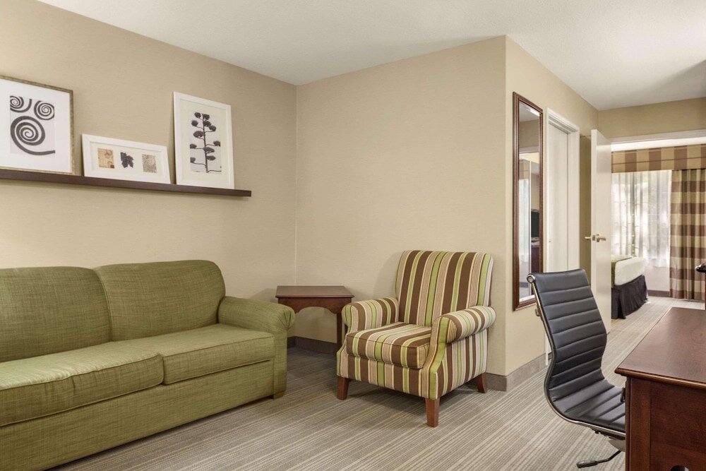 Suite 1 dormitorio Country Inn & Suites by Radisson, Lima, OH