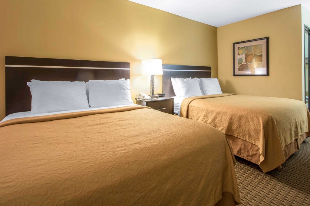 Standard Double room Quality Inn & Suites Sun Prairie Madison East