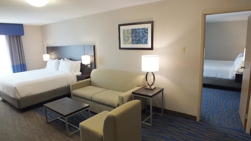 Двухместный люкс Holiday Inn Hotel & Suites Regina, an IHG Hotel