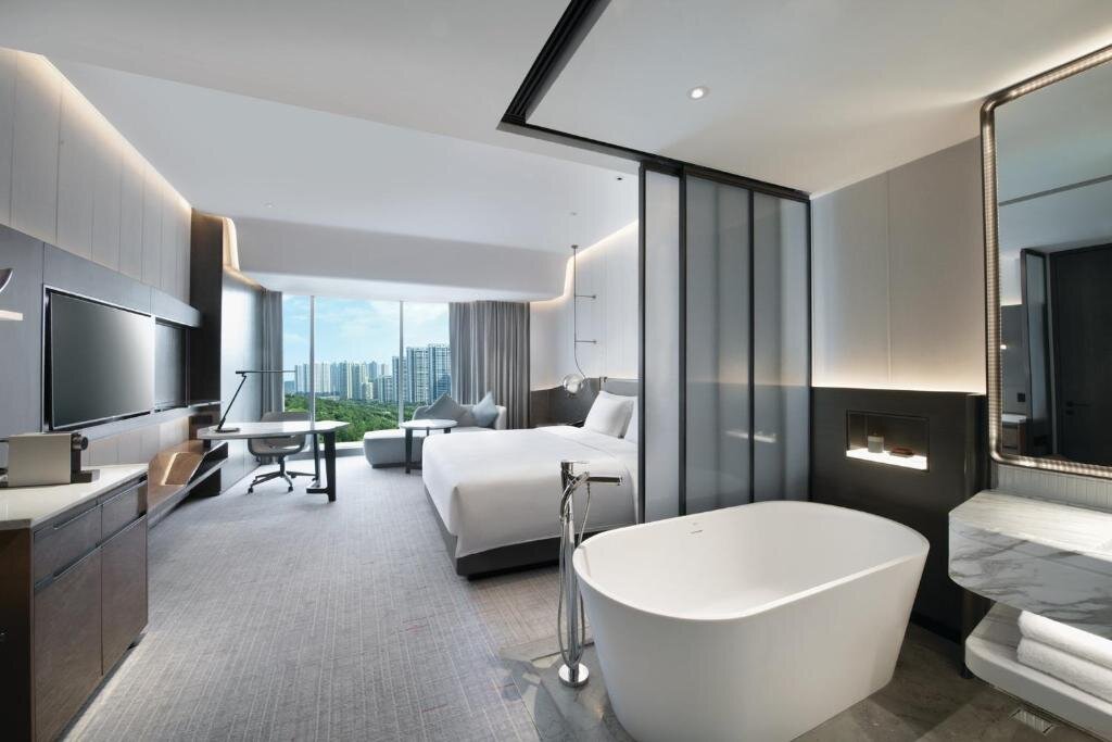 Premium room Crowne Plaza Wuhan Optics Valley, an IHG Hotel