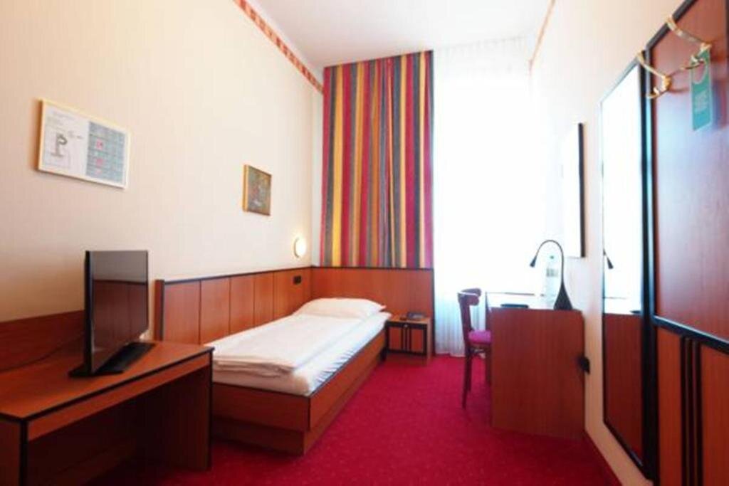 Standard Single room Hotel Drei Kronen Vienna City