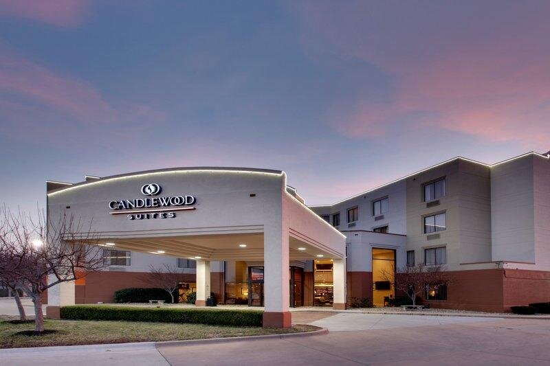 Четырёхместный люкс Candlewood Suites - Wichita East, an IHG Hotel