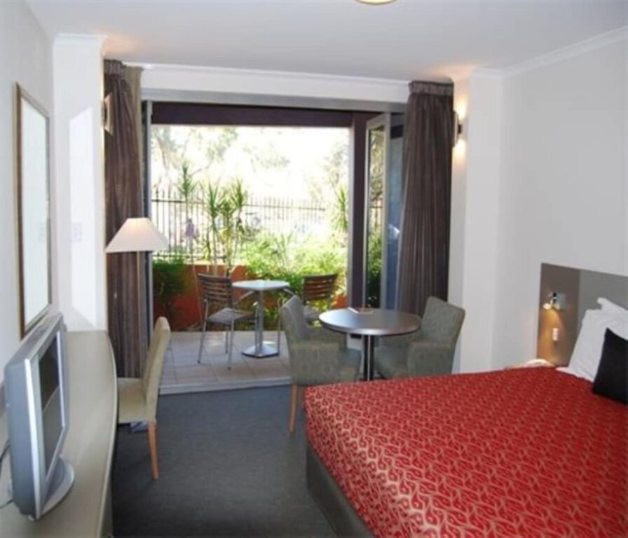 Executive Double room with balcony Stay at Alice Springs Hotel